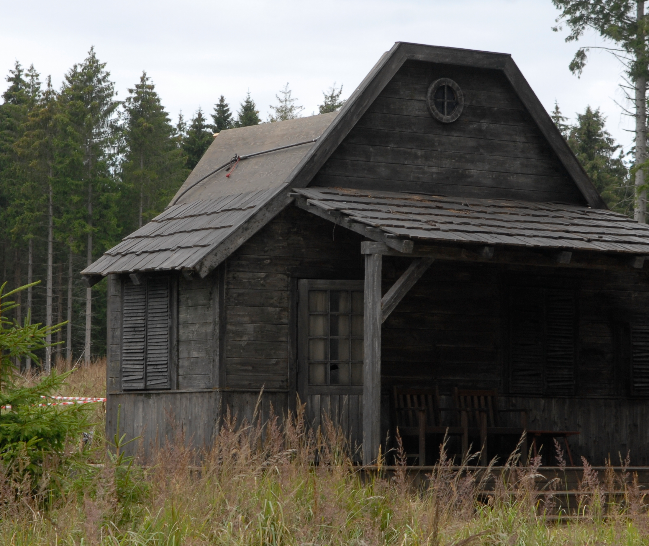 Old house physical image